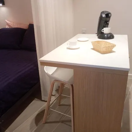 Studio61 Apartahotel